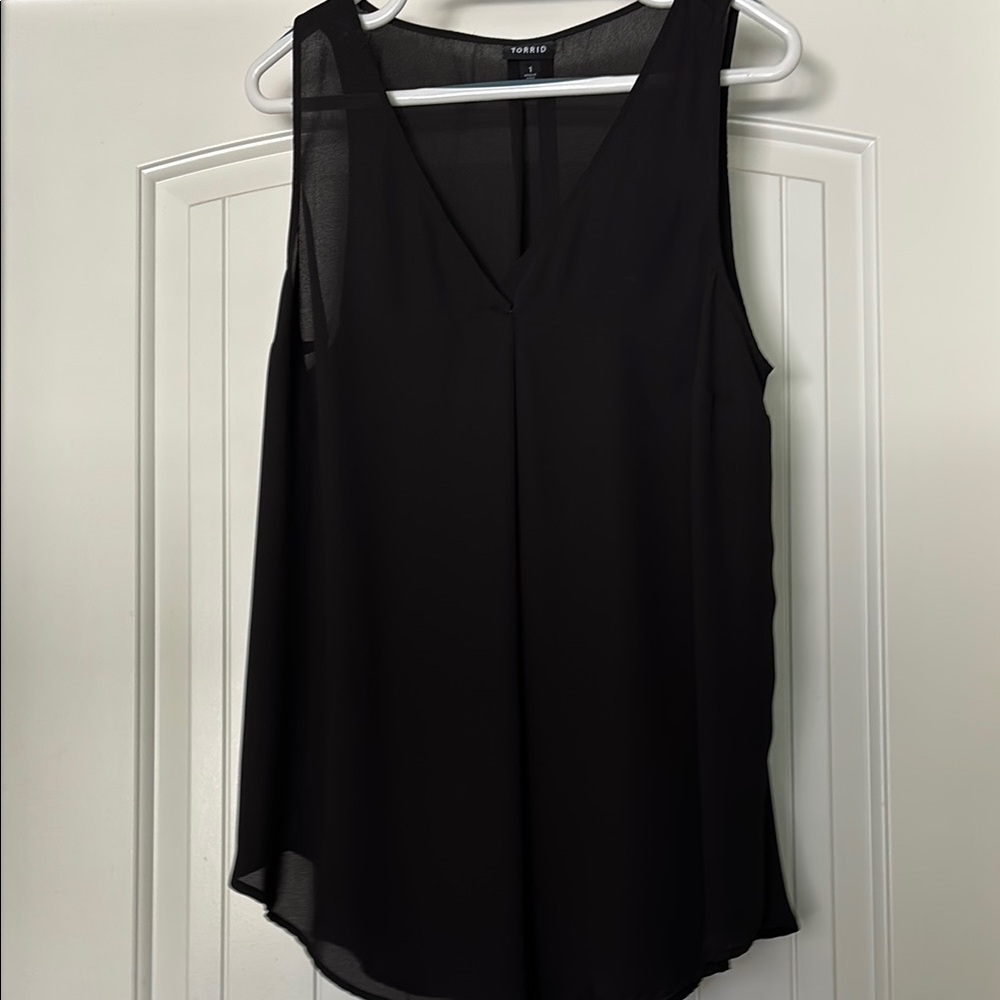 🌺 Black Sleeveless Top